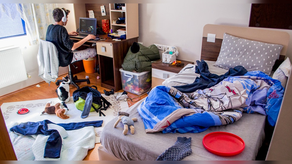 Does Bedroom Clutter Affect Sleep?