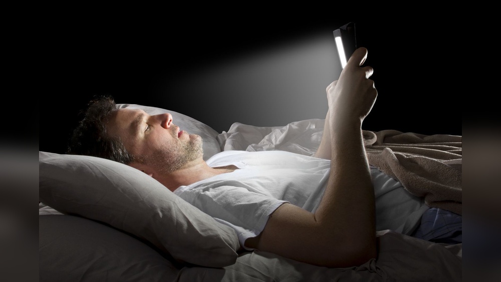 How Streetlights And Electronics Disrupt Sleep